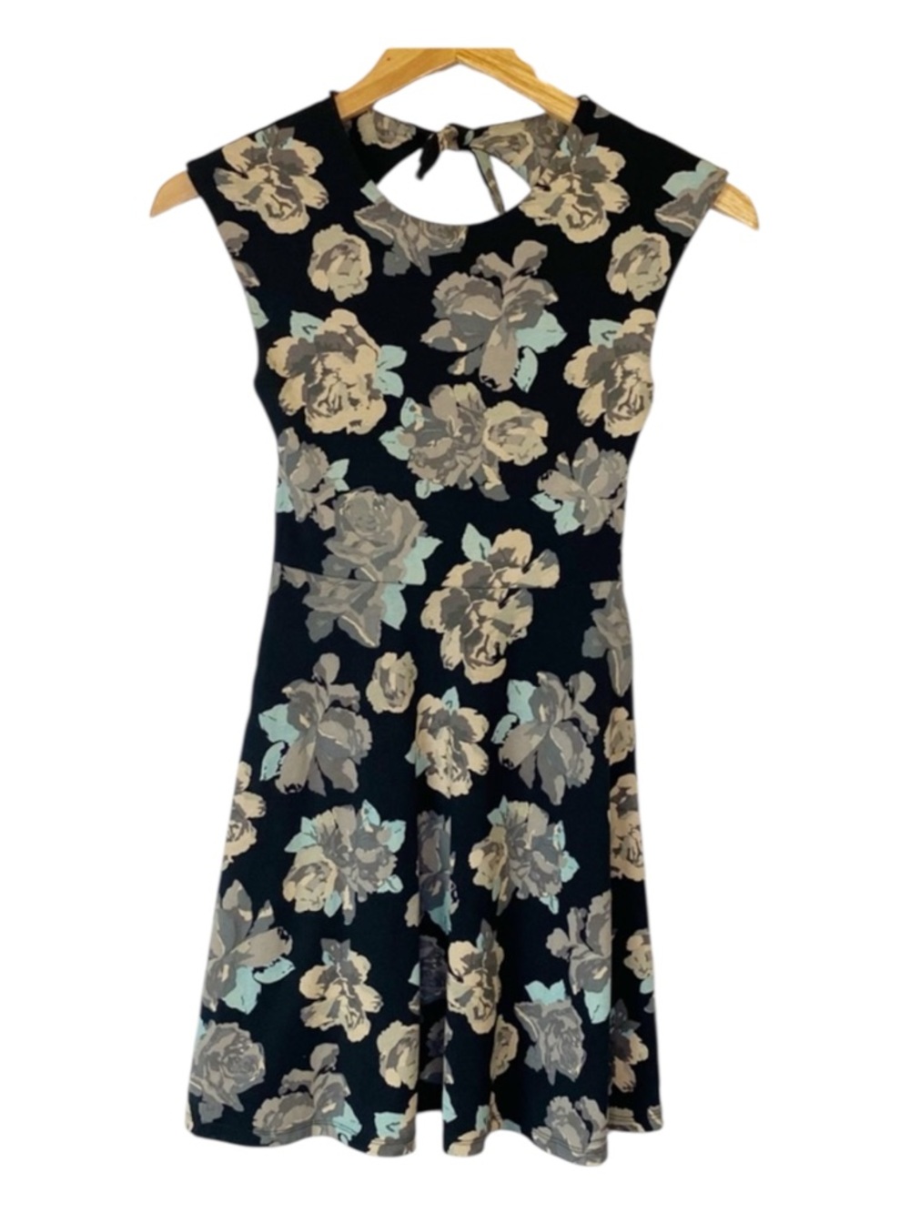 EUC Aritzia Talula Black Floral Tie Cutout Back Fit& Flare Palmetto Dress